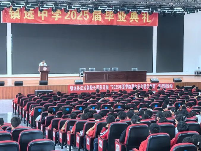 镇远中学教师讲授防溺水知识(吴静 摄影).jpg