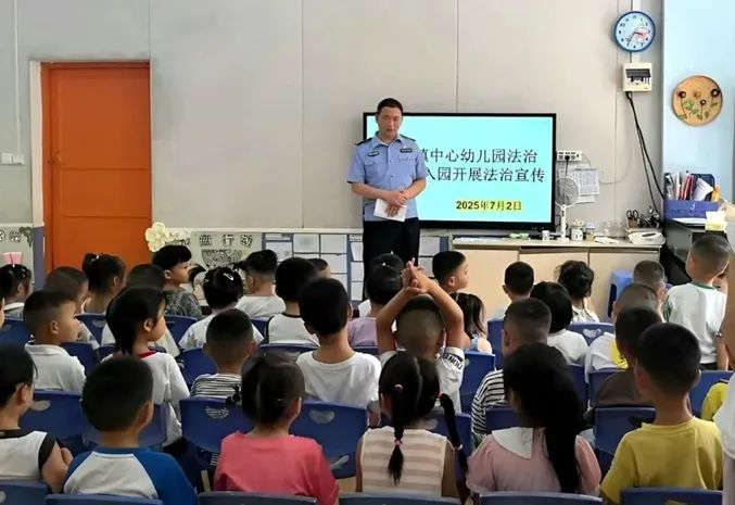 民警走进校园讲授防溺水知识(龙冠宇 摄影(.jpg